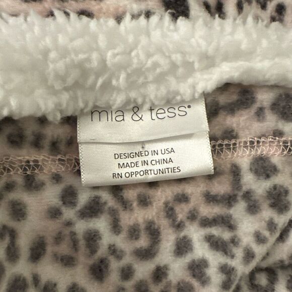Mia And Tess Blanket Wrap One Size NWT Pink Leopard Wrap Fleece - Picture 4 of 6